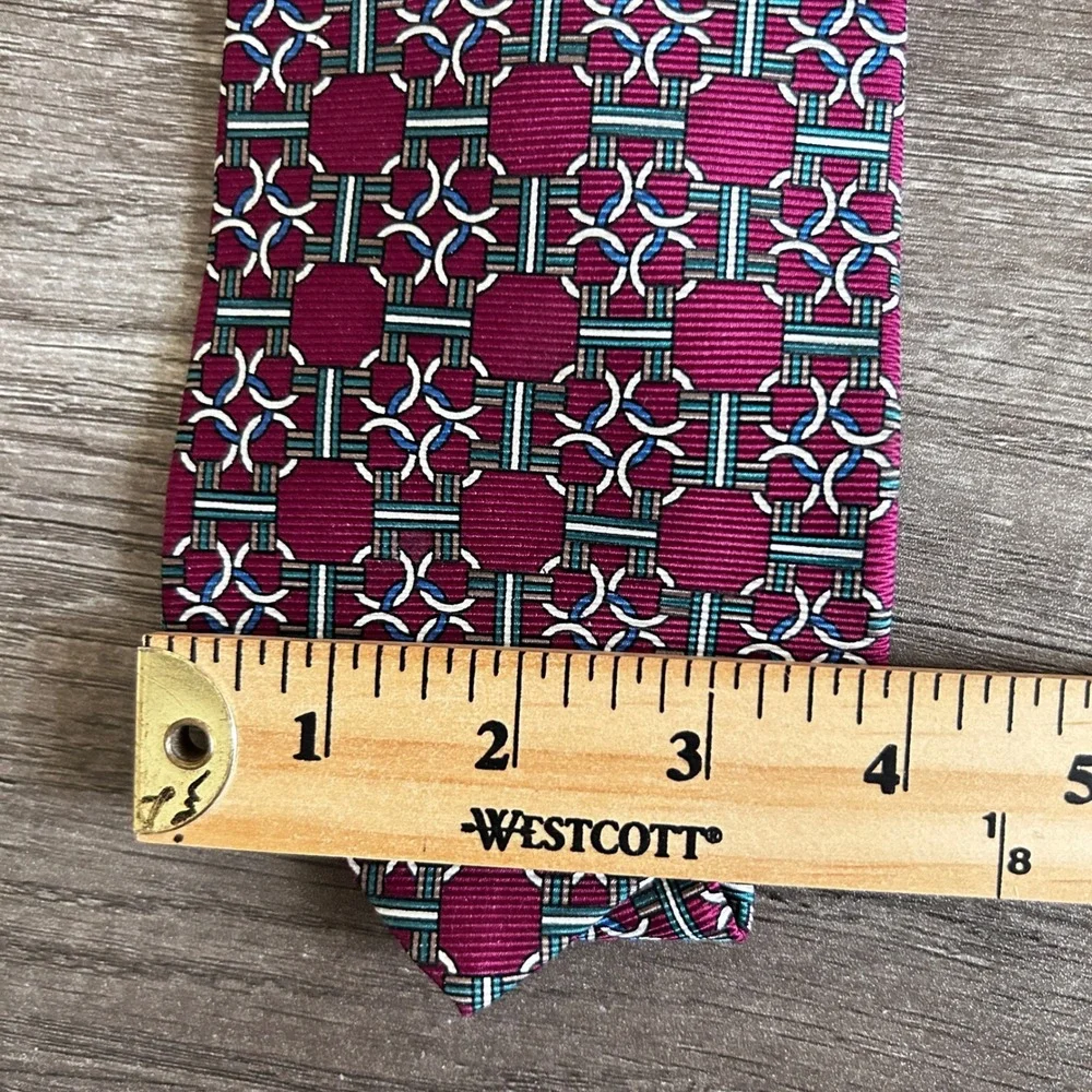 Vintage 417 Van Heusen Mens Silk Tie Red Geometric Pattern Classic Retro USA 90s